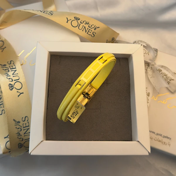 تصویر دوم دستبند طلا زنانه چرمی مستطیل مینیمال L441